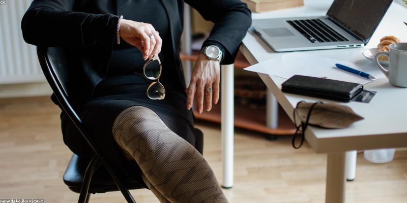 副業詐欺の被害女性が告白後に取るべき行動